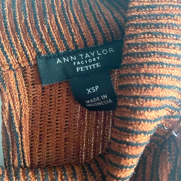 Never worn rust brown/orange Anne Taylor shirt XSP - Picture 3 of 3